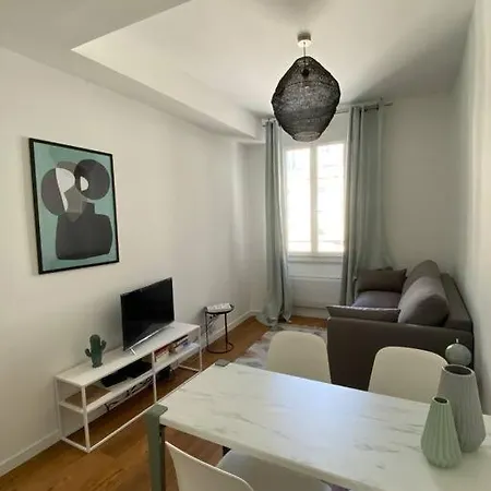 Marseille: Hyper Centre, A 2 Pas Du Vieux Port. Apartment Marseille