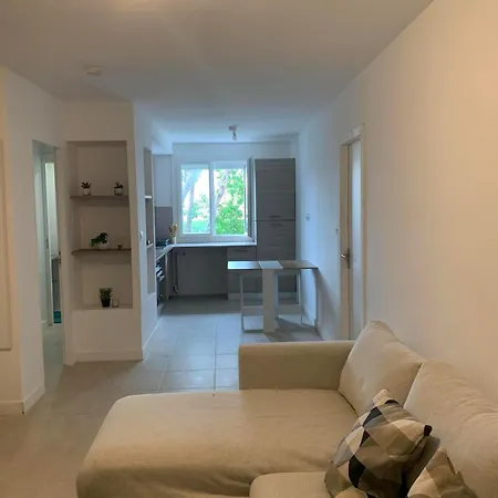 Joli Proche De La Apartment