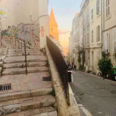 Perle Au Milieu Du Panier Avec Terrasse Magnifique * Marseille