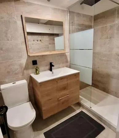 Apartment Grand T5 Avec Patio Et Sauna A 5mn A Pied De La Des Catalans