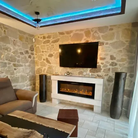 - Villa Marseille
