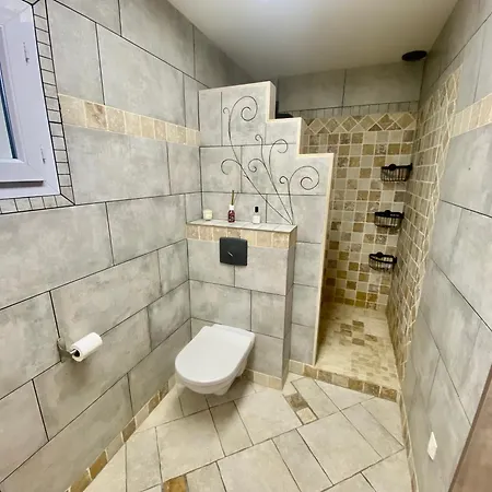- Villa Marseille