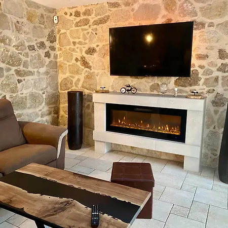 - Villa Marseille