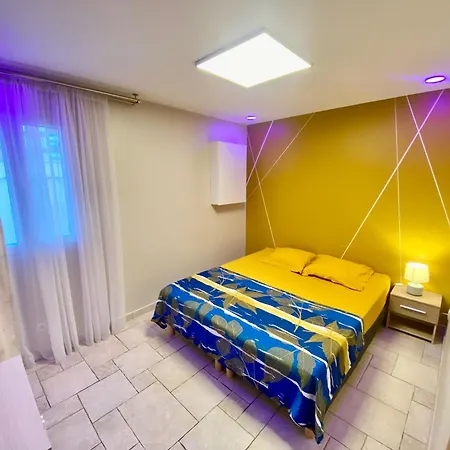 - Villa Marseille