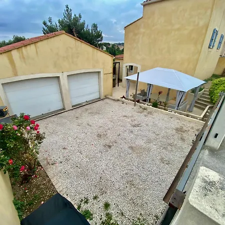- Villa *
