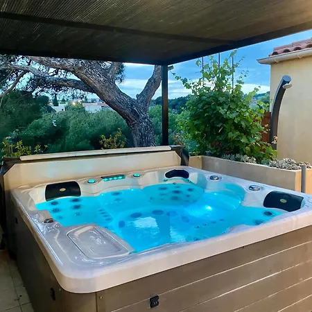 - Villa Marseille