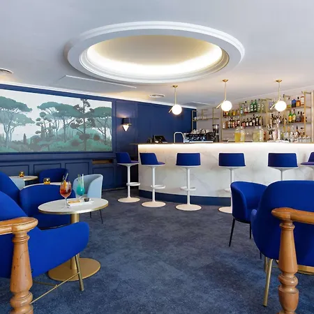 Mercure Centre Bompard La Corniche Hotel