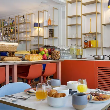 Mercure Centre Bompard La Corniche Hotel 4*