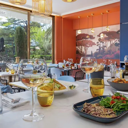 Hotel Mercure Centre Bompard La Corniche 4*