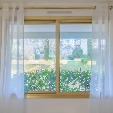 Les Roches D'or Joli Apartment