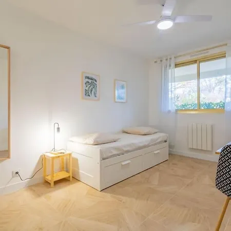 Les Roches D'or Joli Apartment