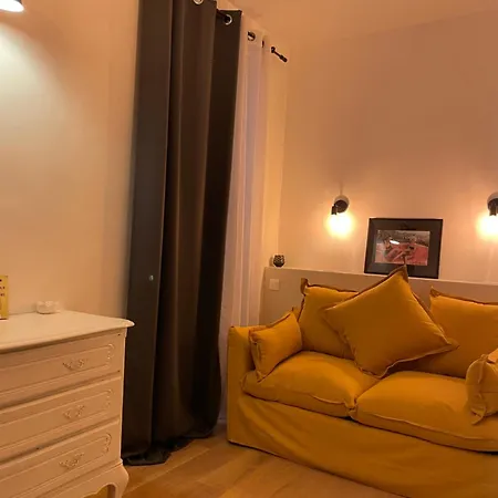 Petite Cosy