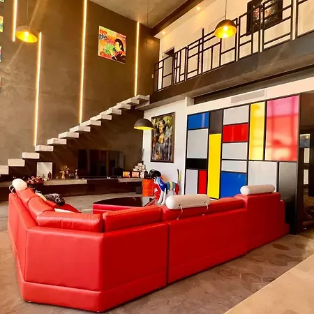 Elegante A Avec Grande Piscine Privee