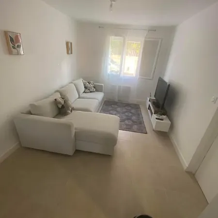 Apartment Joli Proche De La
