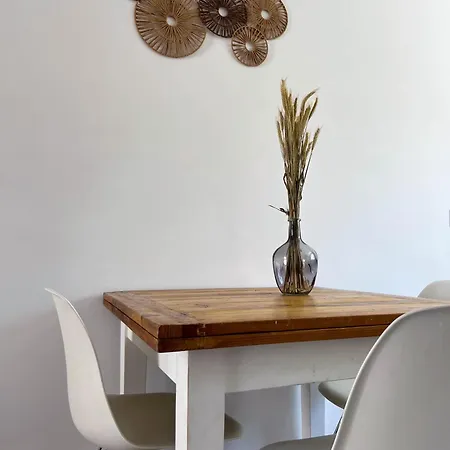 T2 Pointe Rouge Apartment *