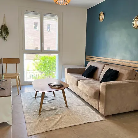 T2 Pointe Rouge Apartment *