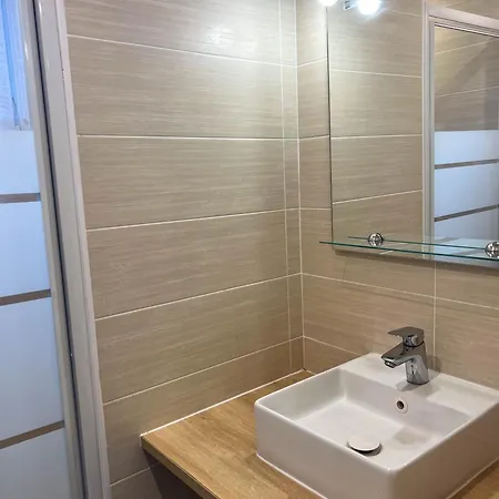 T2 Pointe Rouge Apartment *
