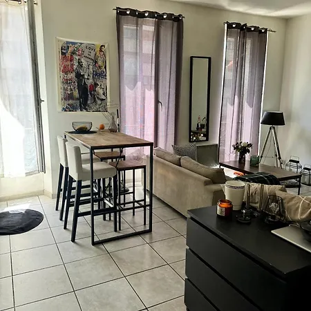 Situe En Centre-ville Apartment