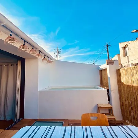 Maison Bord De Avec Jacuzzi