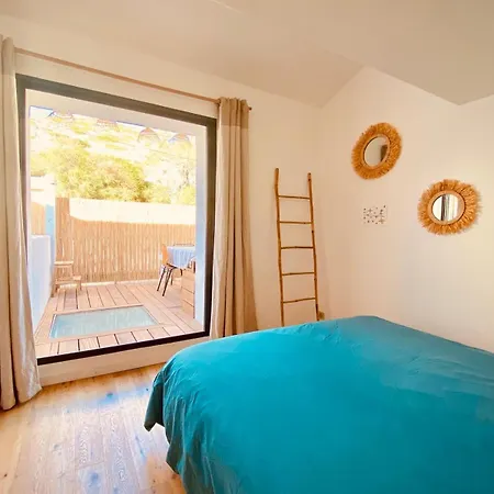 Maison Bord De Avec Jacuzzi *