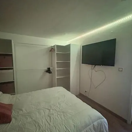 Flat Apartment *