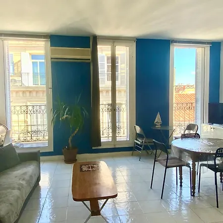 Vieux Port Maritime De 72m² Et Balcon Marseille
