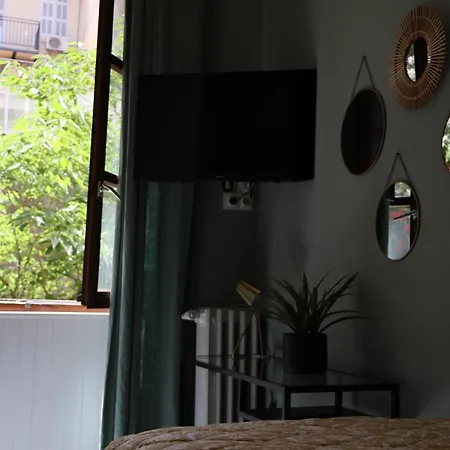 Boutique Azur 2* Marseilles