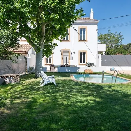Golden Escape And Piscine *