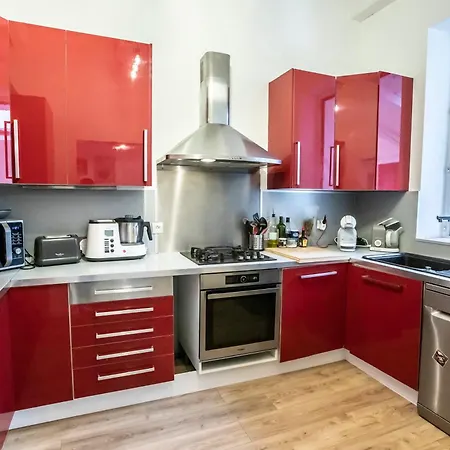 Maison Familiale Avec Grand Jardin, 2min De La Villa