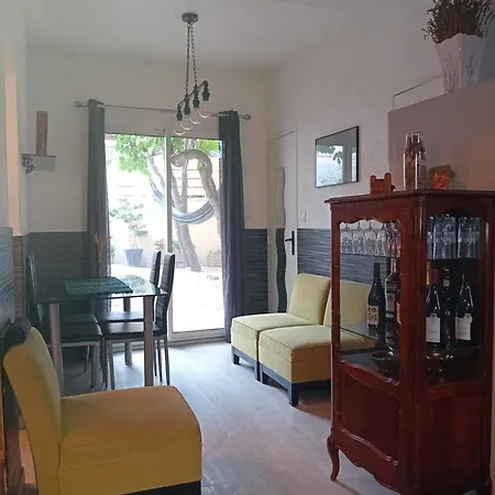 Holiday home Charmante Maison Marseillaise *
