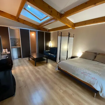 Independant Avec Piscine Partagee