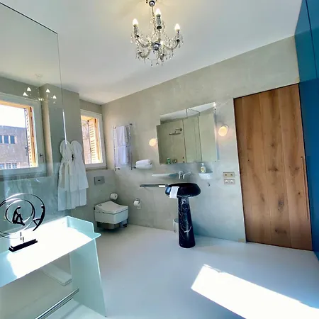 Click! Magical Views Notre-Dame, Vieux Port & Rooftops - Walk To All Apartment *