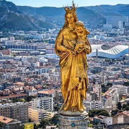 Click! Magical Views Notre-Dame, Vieux Port & Rooftops - Walk To All Marseille