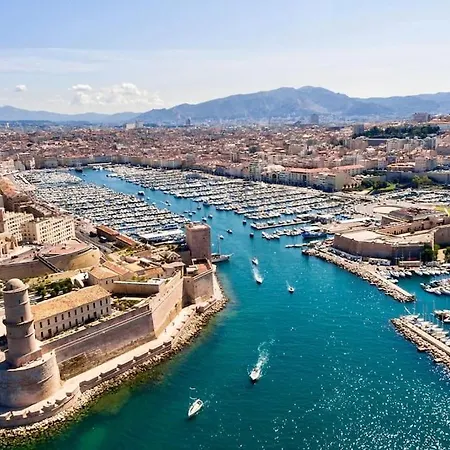 Click! Magical Views Notre-Dame, Vieux Port & Rooftops - Walk To All * Marseille