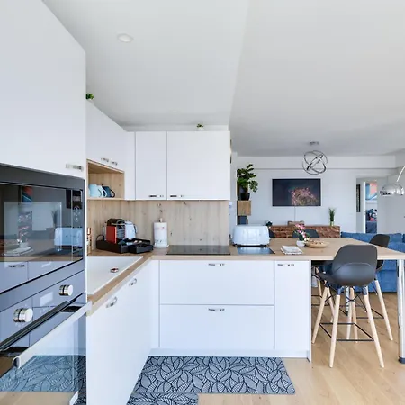 Standing, Vue Et Parking Apartment