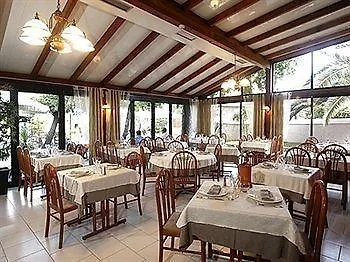 Logis Les Cigalons Ξενοδοχείο 2*