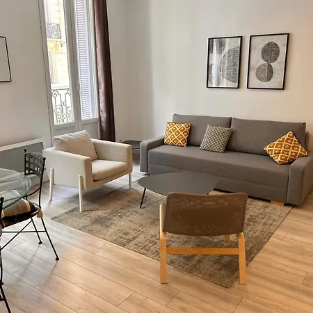 6 Personnes Place De La Joliette Marseille