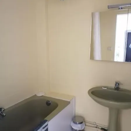 Apartment Bright Close To St Charles Station *