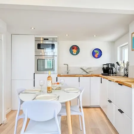 Coquet En Bord De Et Corniche Apartment