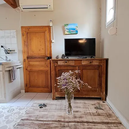 Jolie Maisonnette En Bord De Avec Jardin Marseille