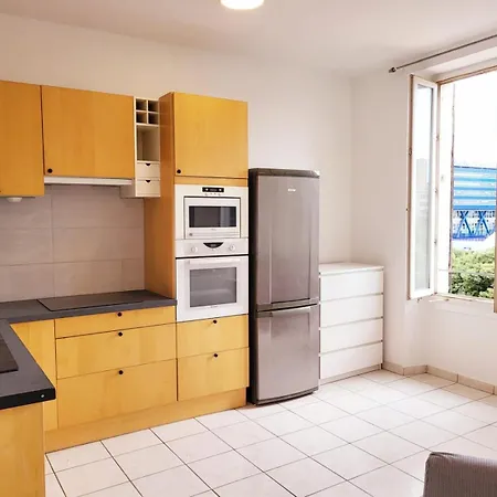 Le Petit Marseillais Apartment *
