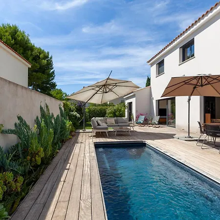 Avec Piscine A Villa Marseille