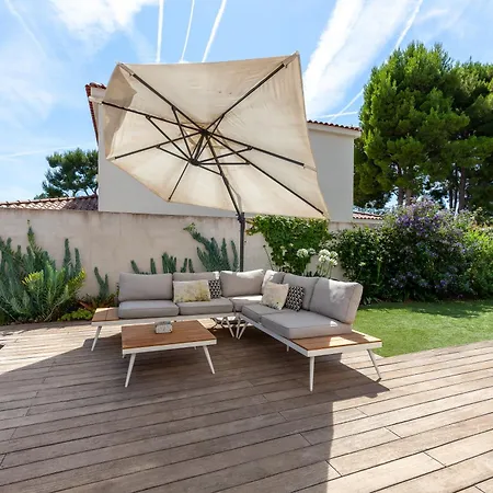 Avec Piscine A Villa Marseille