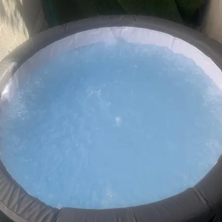 Maison Jardin+jacuzzi L'ete, A 1 Km Holiday home Marseille
