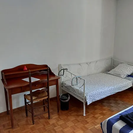Chambre Dans Homestay Marseille