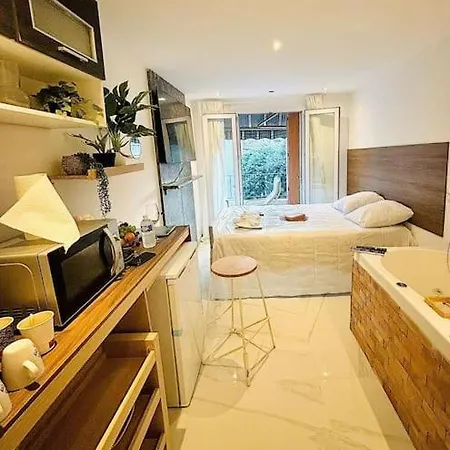 Jacuzzi Apartment