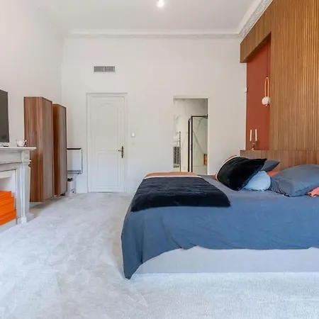 Standing, 8 Pers Apartment