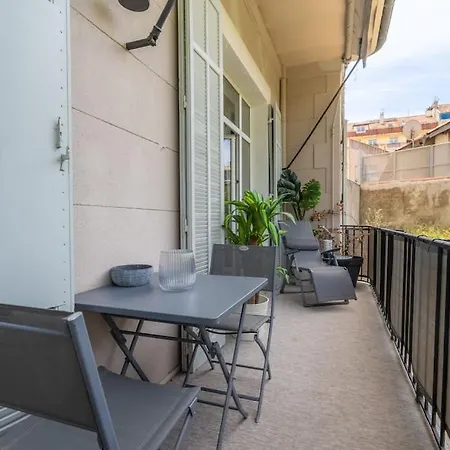 Apartment Standing, 8 Pers