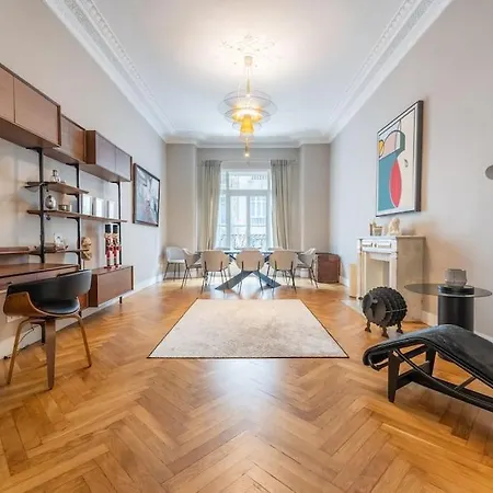Standing, 8 Pers Apartment