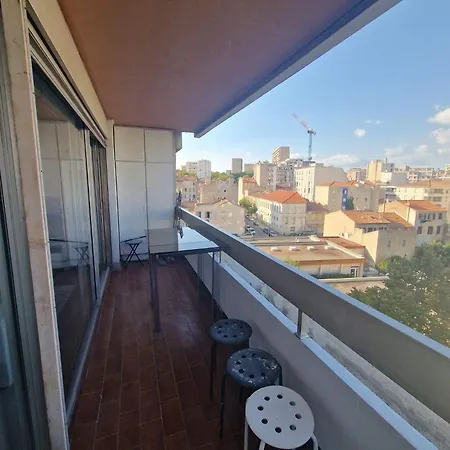 T5 4 * Marseille